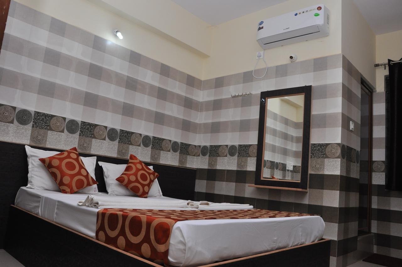 Addhuri Comforts Inn ไมซอร์ ภายนอก รูปภาพ